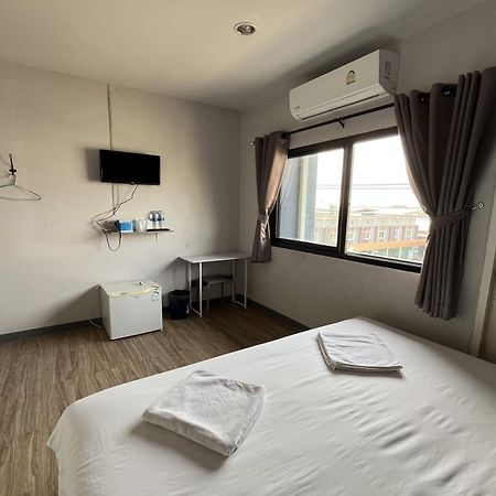Blue26 Hotel Ban Wat Sala Daeng Luaran gambar
